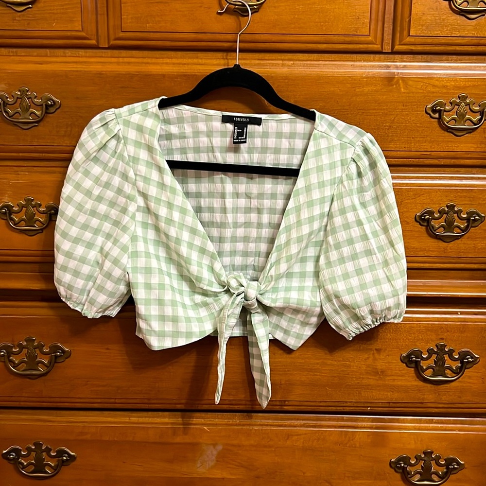 Forever 21 Cropped Front Tie T-Shirt - Checkered Green and White